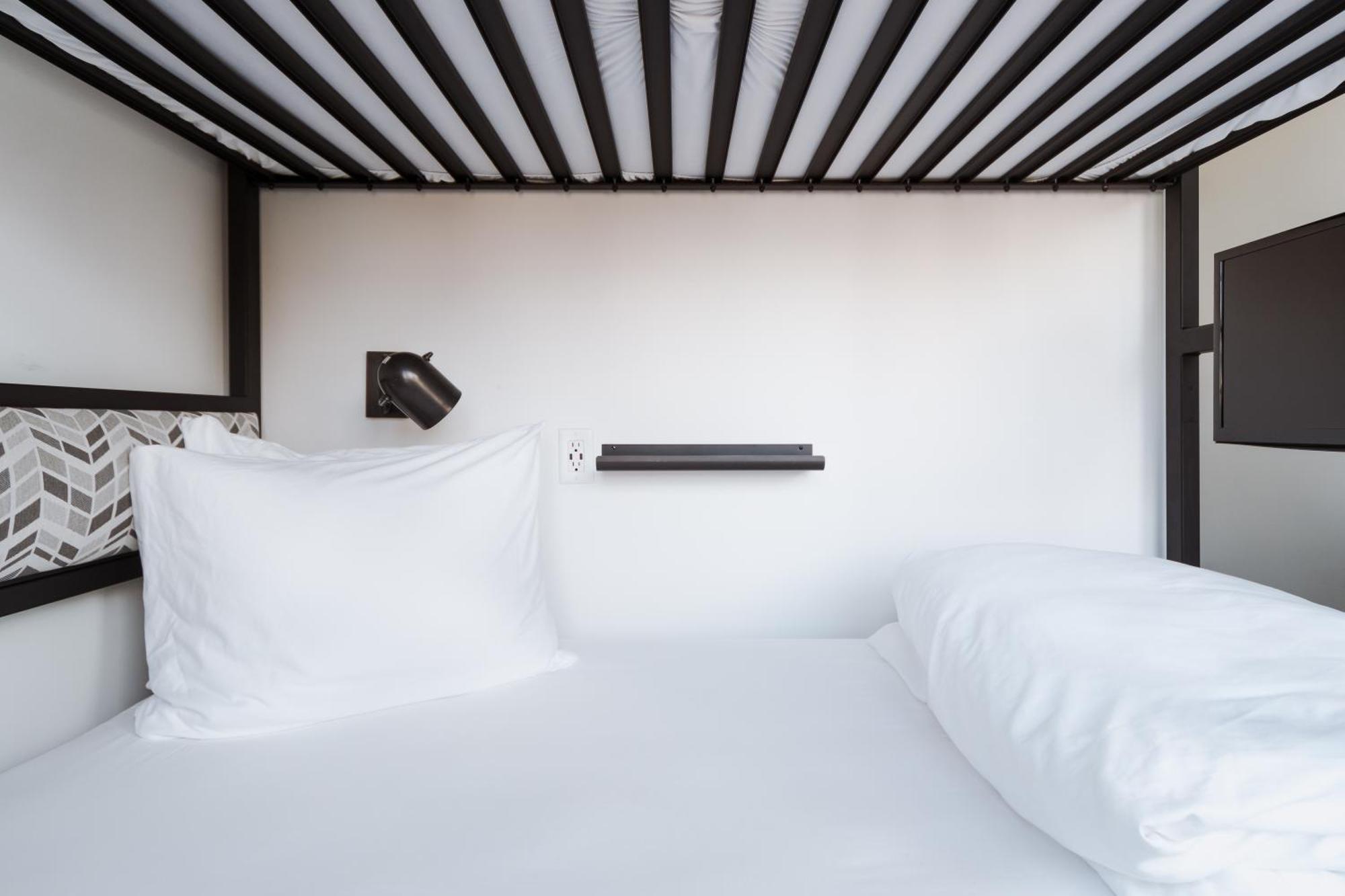Hotel Hive Hotel 3*